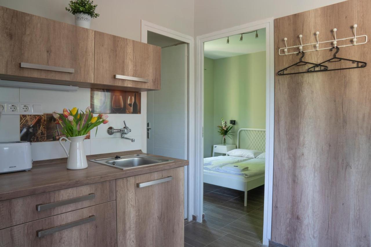 Tulipan Apartman Eger Ngoại thất bức ảnh