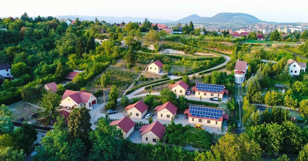 Tulipan Apartman Eger Ngoại thất bức ảnh