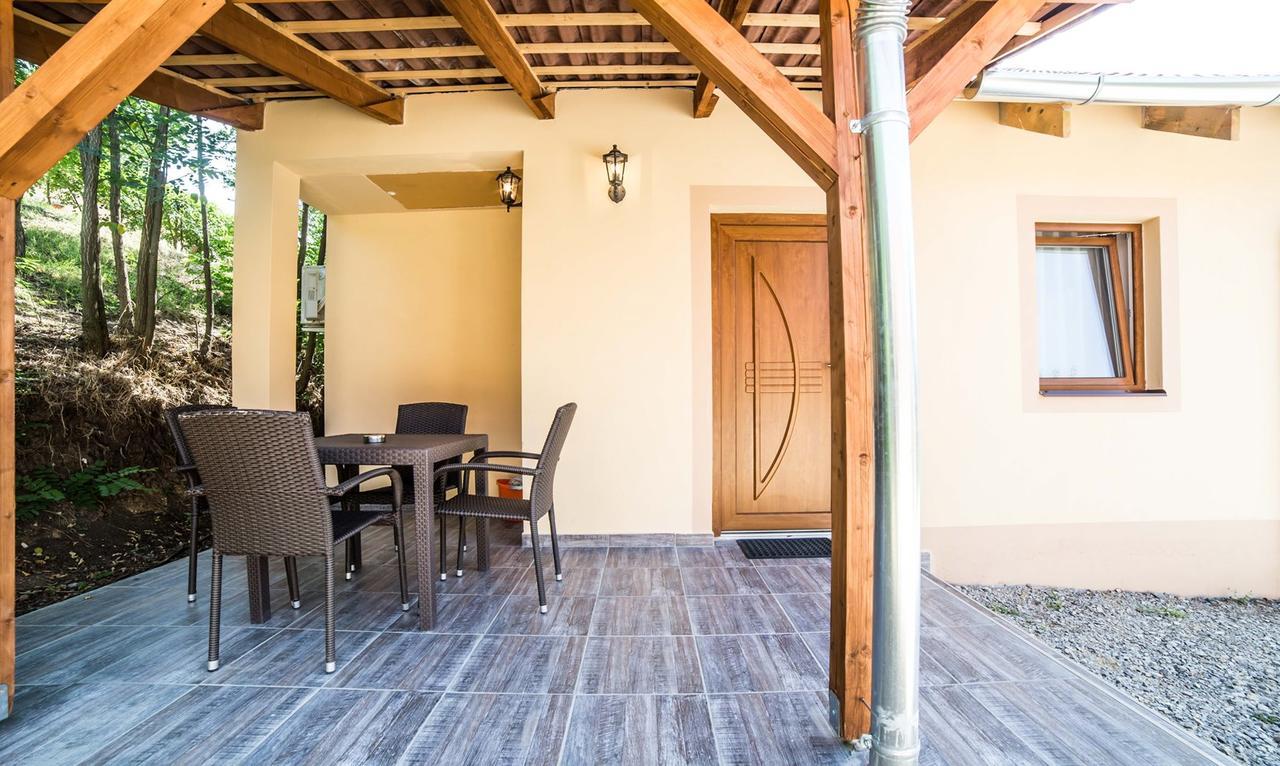 Tulipan Apartman Eger Ngoại thất bức ảnh